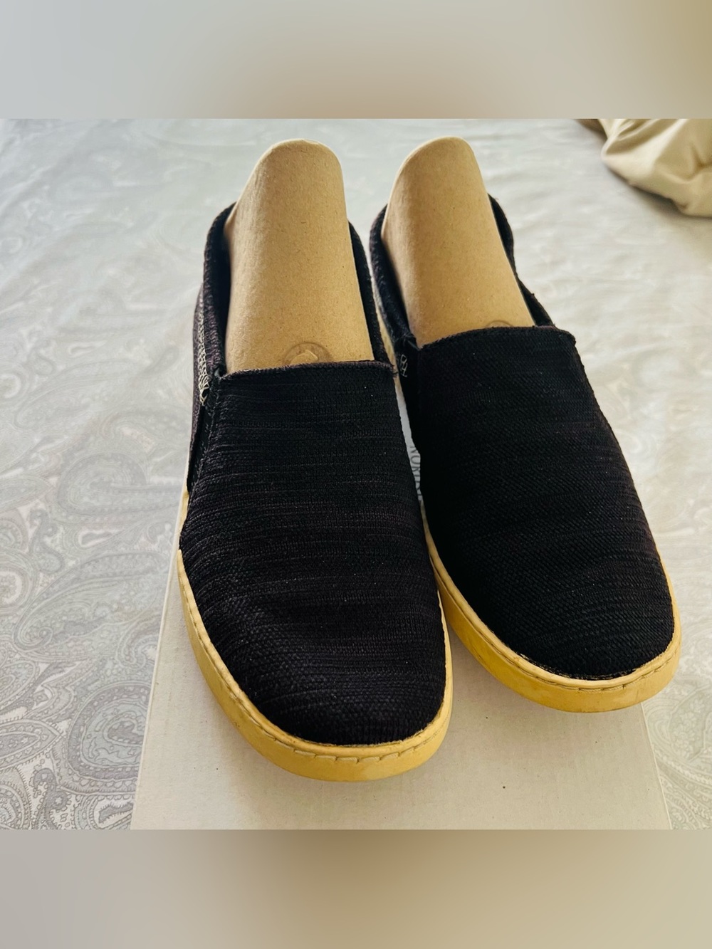 Bare traps Women's Black Slip-On Canvas Shoes with Yellow Sole size 8-8.5